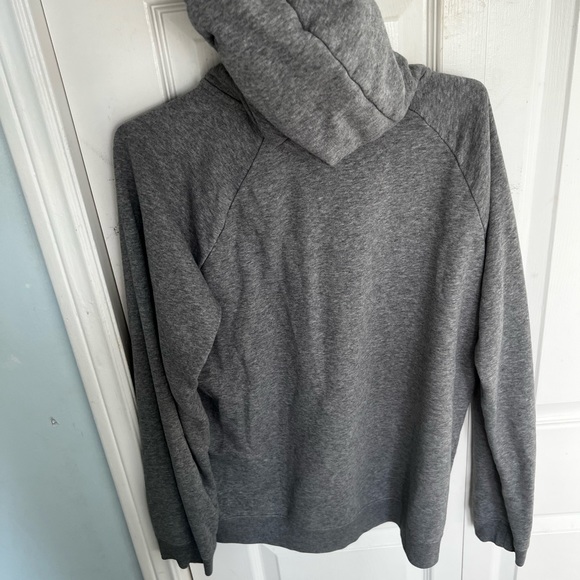 Mix of sweaters, long sleeves, and shorts !! Msg me & i can post individually - Picture 12 of 16